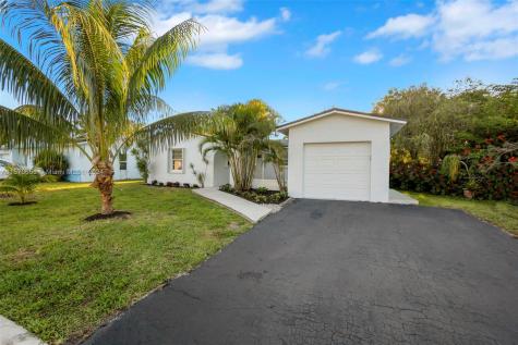 931 SW 83rd Avenue North Lauderdale FL 33068