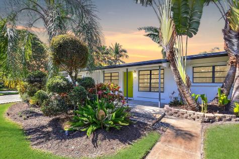 781 W Country Club Circle Plantation FL 33317
