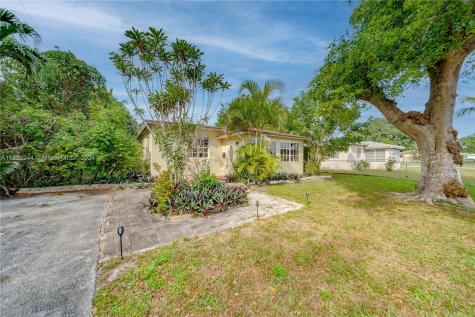 1010 S 24th Terrace Hollywood FL 33020