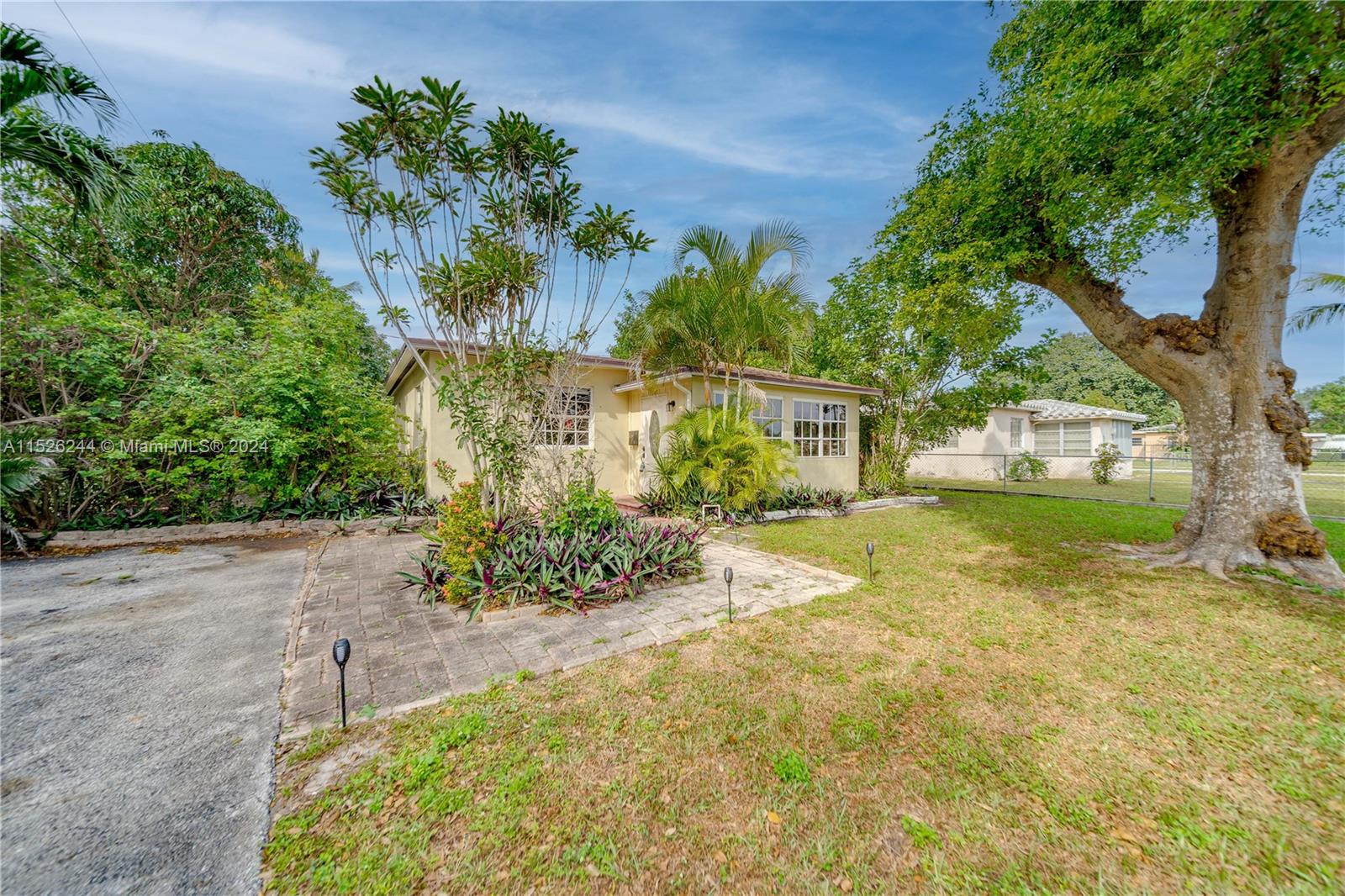 1010 S 24th Terrace Hollywood FL 33020