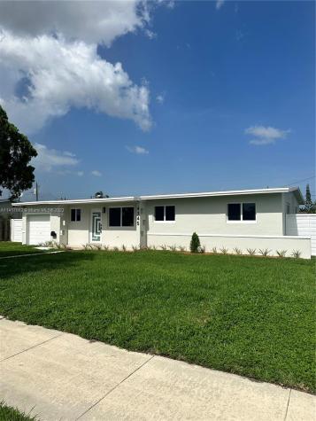 4345 SW 98th Court Miami FL 33165