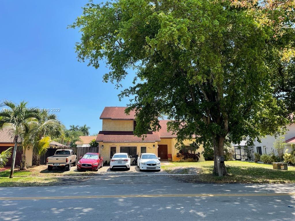 621 SW 96th Avenue Pembroke Pines FL 33025