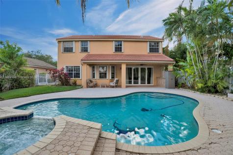 362 Lake Crest Court Weston FL 33326