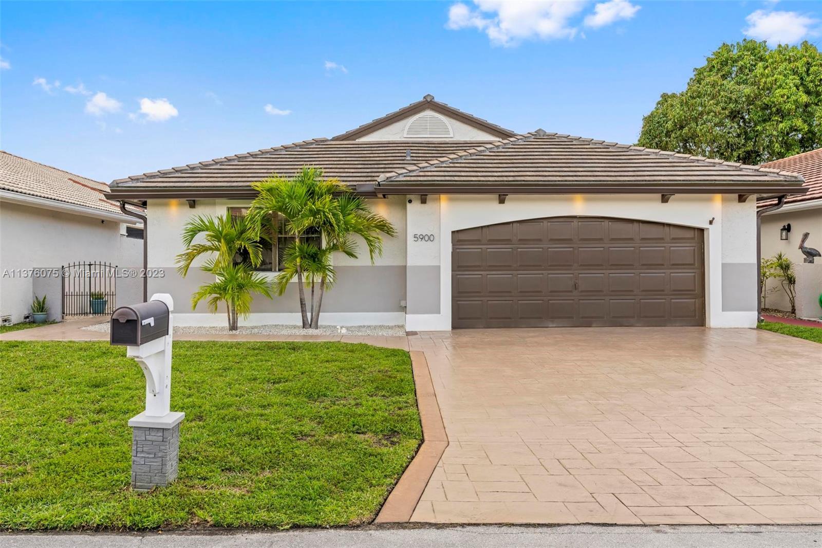 5900 Leeds Lane Davie FL 33331