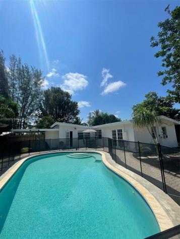 141 SE 25th Avenue Boynton Beach FL 33435