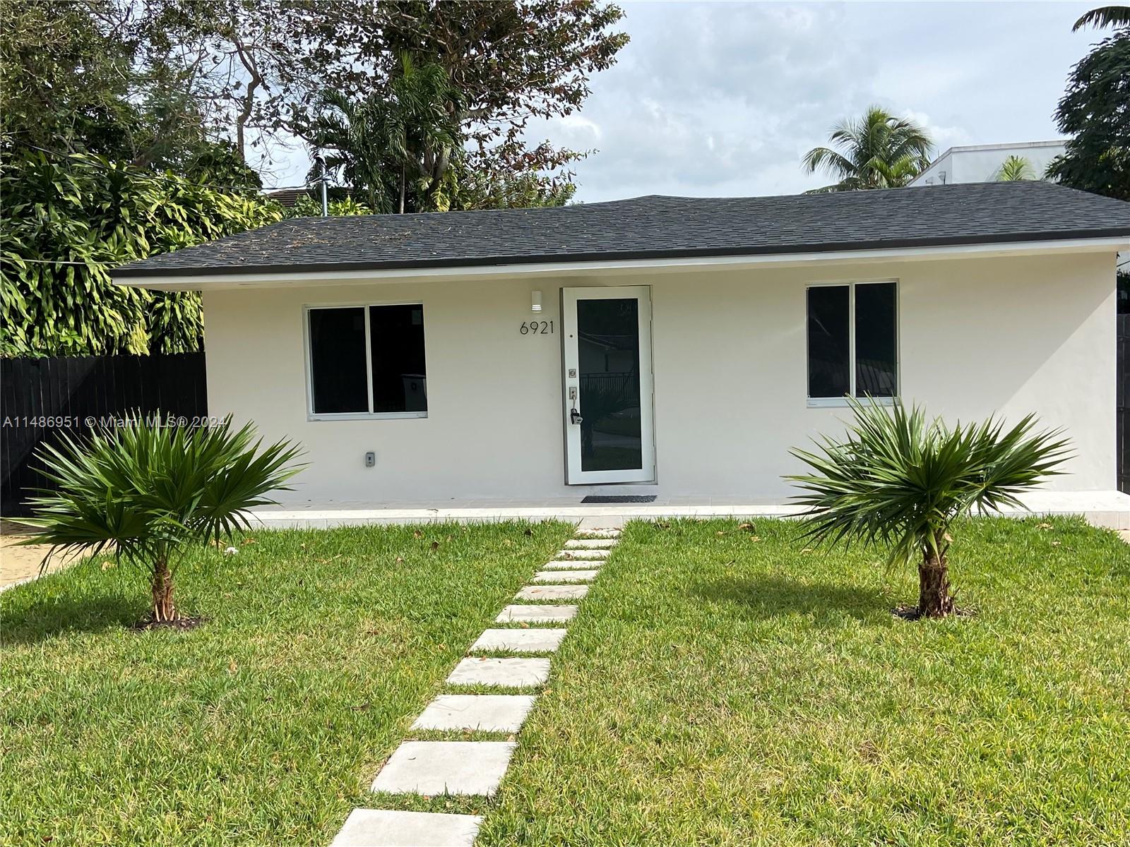 6921 SW 84th Avenue Miami FL 33143