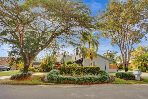 10440 SW 122nd Street Miami FL 33176