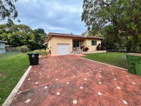 935 NE 136th Street North Miami FL 33161