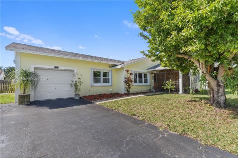 1724 N Curlew Lane Homestead FL 33035
