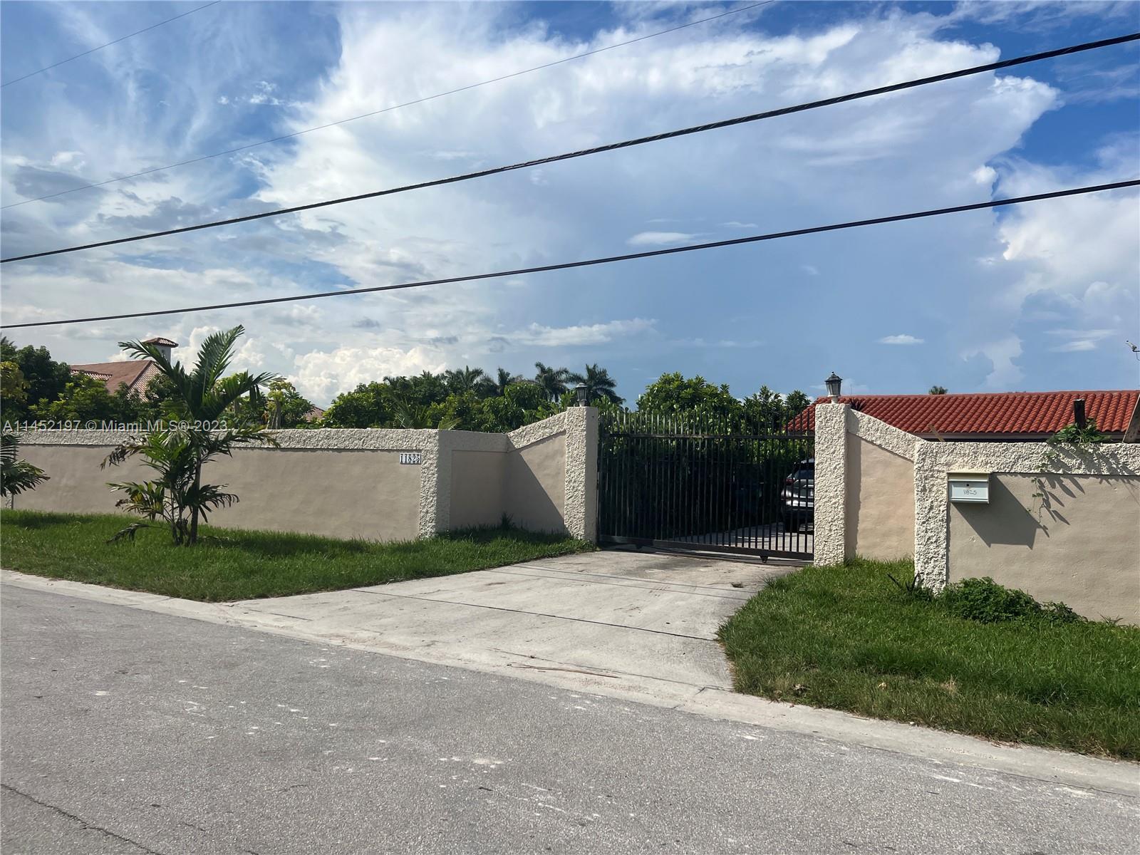 11825 SW 51st Street Miami FL 33175