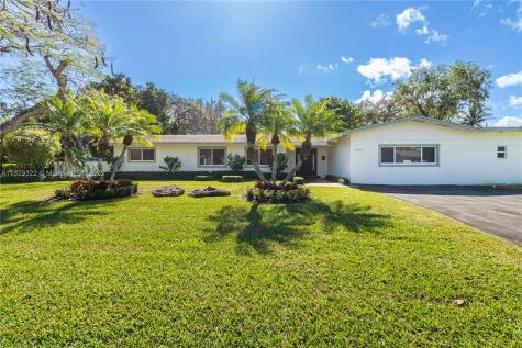 8340 SW 155th Terrace Palmetto Bay FL 33157