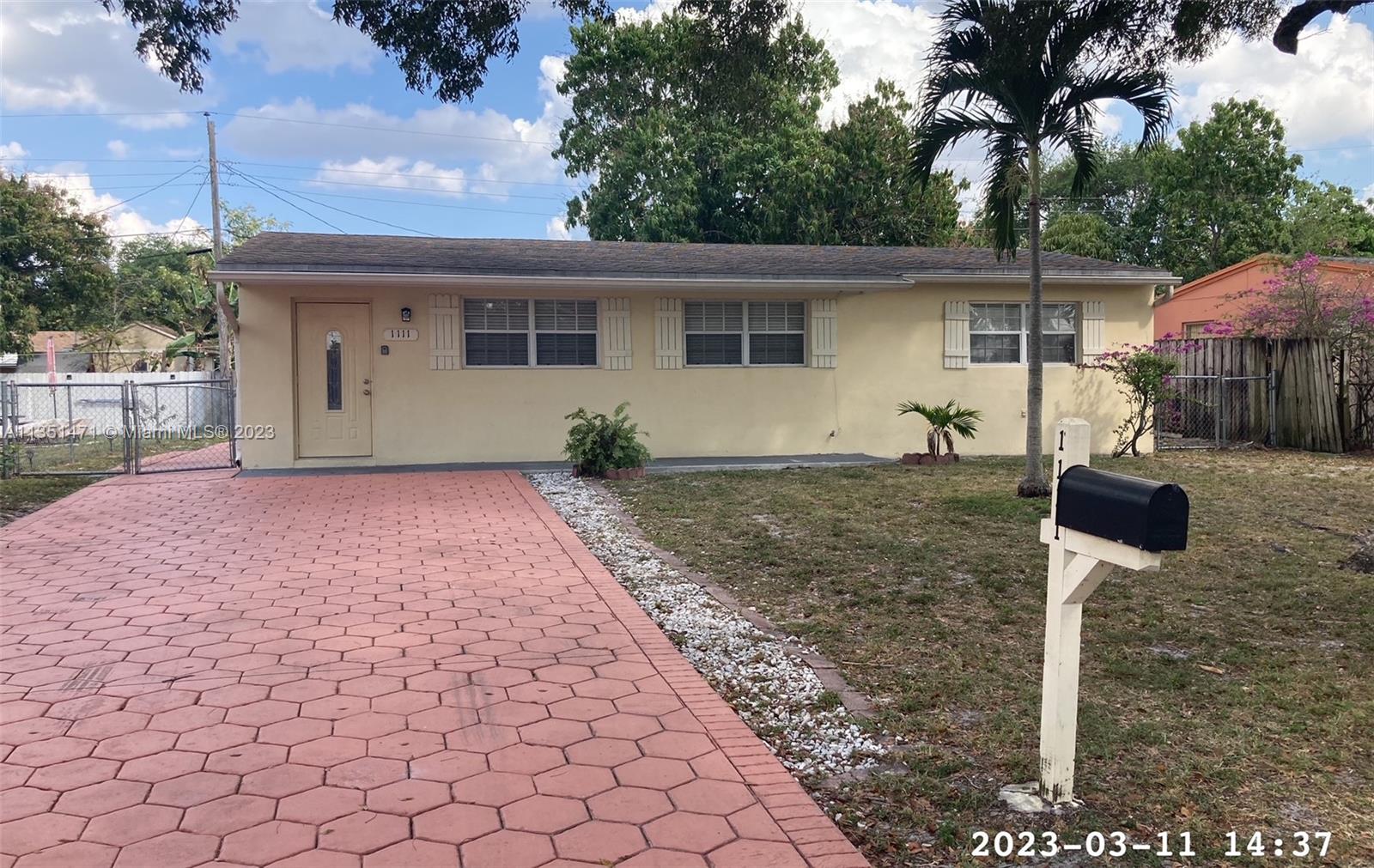 1111 N 70th Terrace Hollywood FL 33024