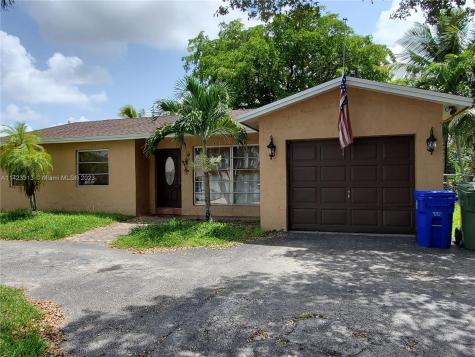 1121 NW 93rd Avenue Pembroke Pines FL 33024