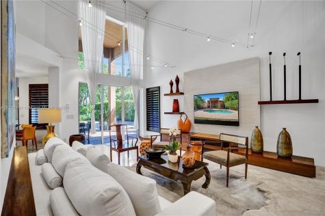 1625 Presidential Way Miami FL 33179