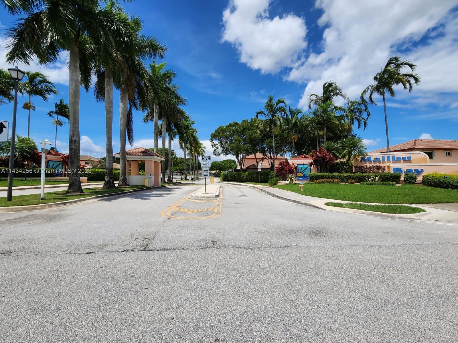 727 NW 208th Drive Pembroke Pines FL 33029