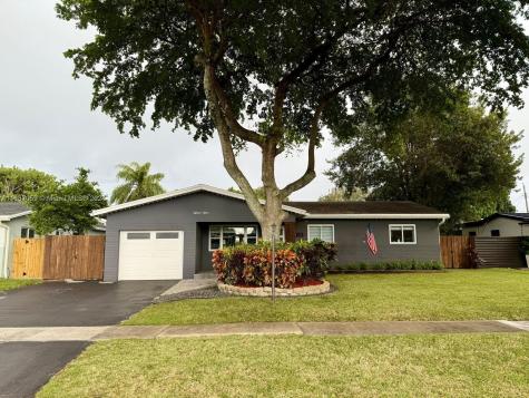 1815 N 42nd Avenue Hollywood FL 33021