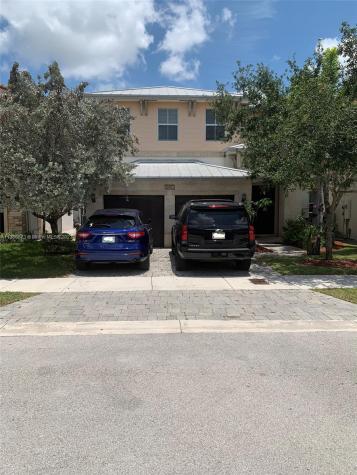 10495 NW 69th Terrace Doral FL 33178