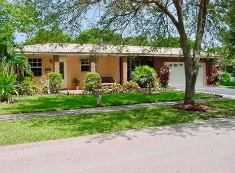 14221 Lake Saranac Avenue Miami Lakes FL 33014