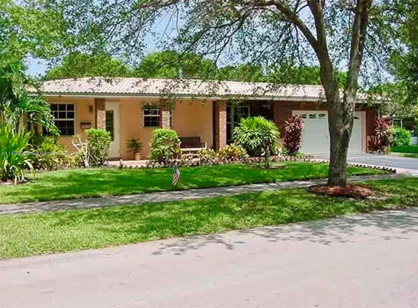 14221 Lake Saranac Avenue Miami Lakes FL 33014