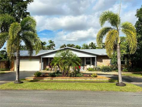 5561 SW 7th Street Plantation FL 33317