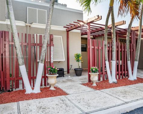 1531 W Fairway Road Pembroke Pines FL 33026