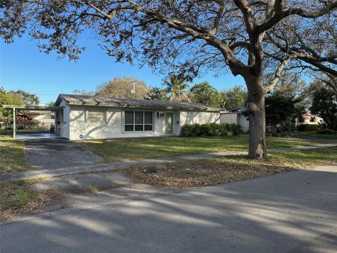 416 NW 46th Terrace Plantation FL 33317