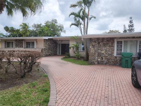 2220 NE 197th Street Miami FL 33180