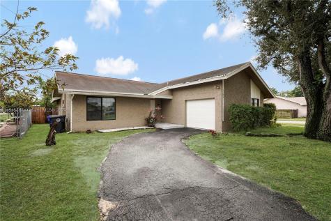 1106 SW 82nd Avenue North Lauderdale FL 33068