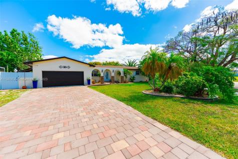 20225 SW 90th Avenue Road Cutler Bay FL 33189