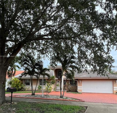 8545 NW 165th Terrace Miami Lakes FL 33016