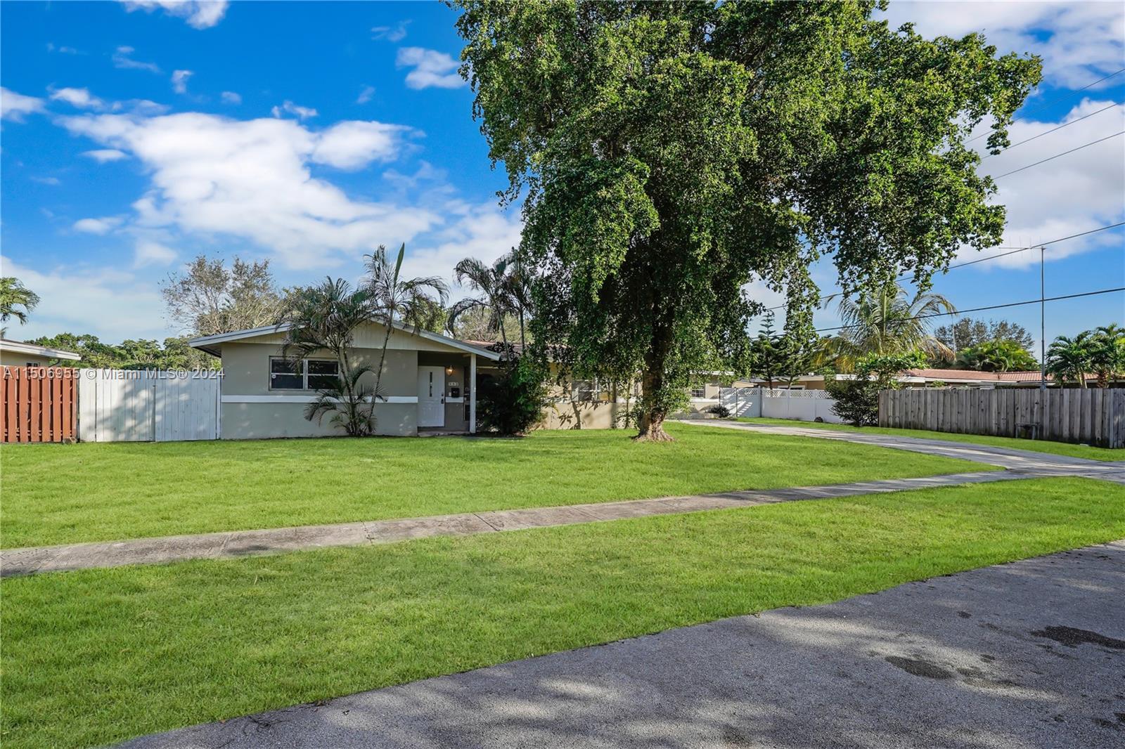 882 Camellia Court Plantation FL 33317