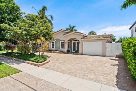 2330 NE 47th Street Lighthouse Point FL 33064