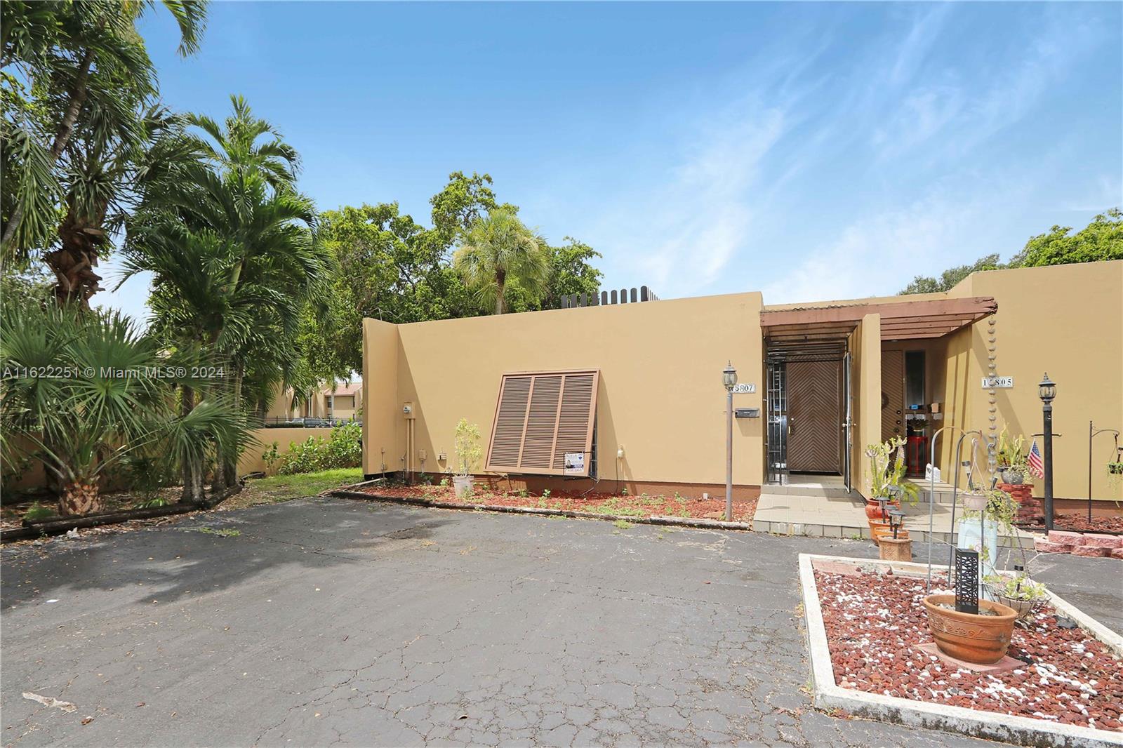 15807 Kingsmoor Way Miami Lakes FL 33014
