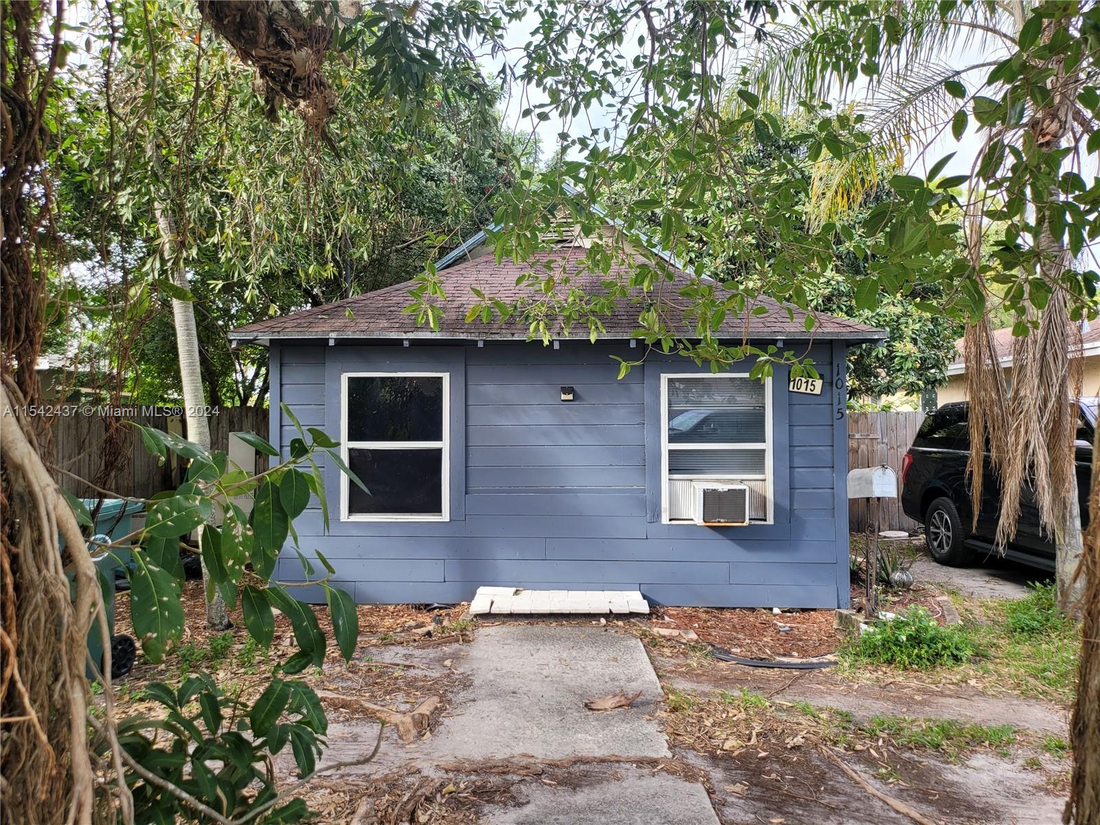 1015 NE 35th Street Oakland Park FL 33334