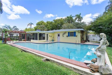 700 Garden Court Plantation FL 33317