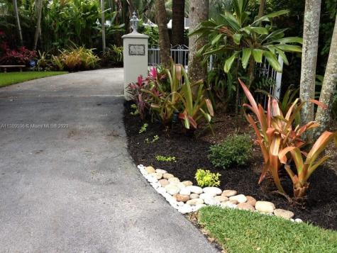 5900 SW 96th Street Pinecrest FL 33156