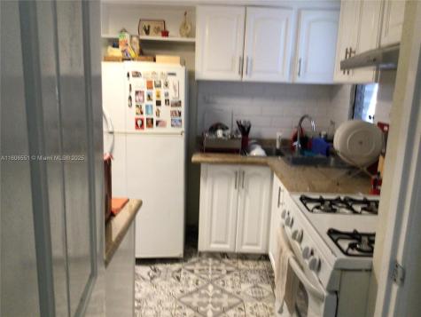 2100 Avenida Las Trinitarias, Juan Dolió, Rep Dom Other Country - Not In USA FL