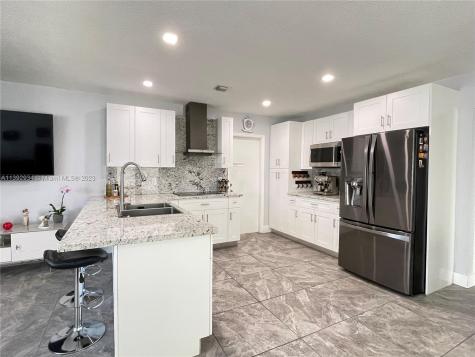 646 SW 5th Court Hallandale Beach FL 33009