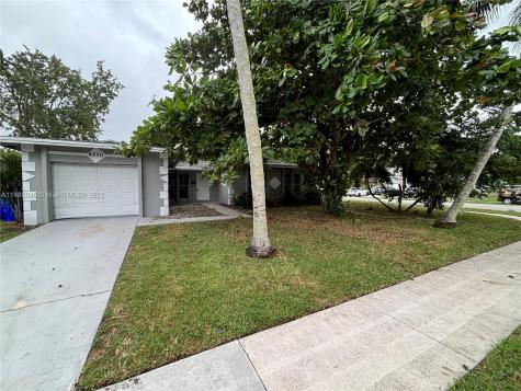 6570 SW 7th Court North Lauderdale FL 33068