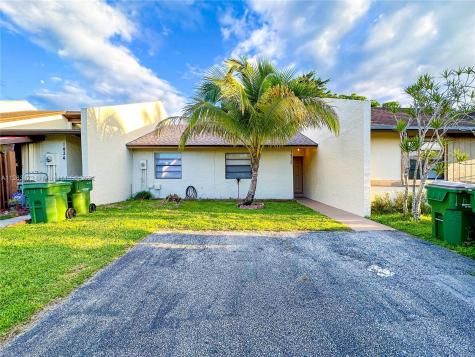 1424 Yellowthroat Street Homestead FL 33035