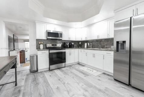 3025 NW 4th Street Miami FL 33125