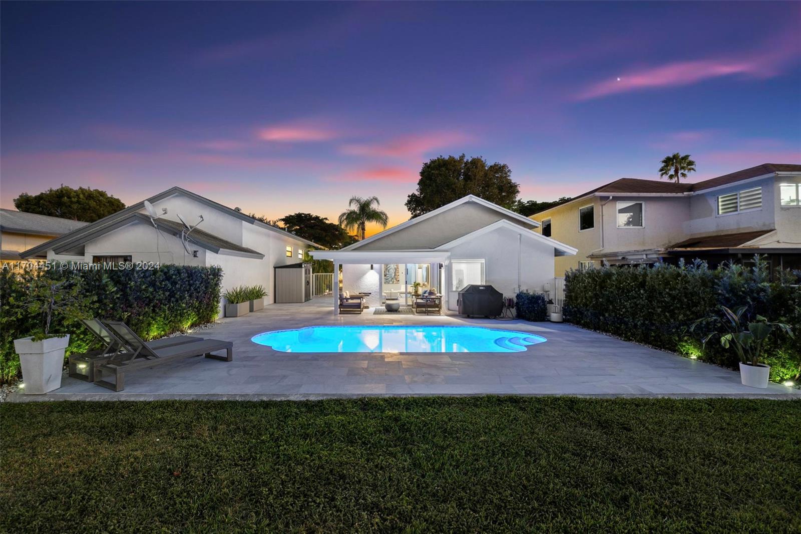 533 Lakeside Circle Sunrise FL 33326