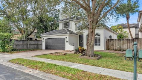 9933 NW 19th Street Pembroke Pines FL 33024