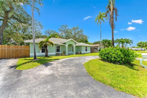 1030 SW 66th Avenue Pembroke Pines FL 33023