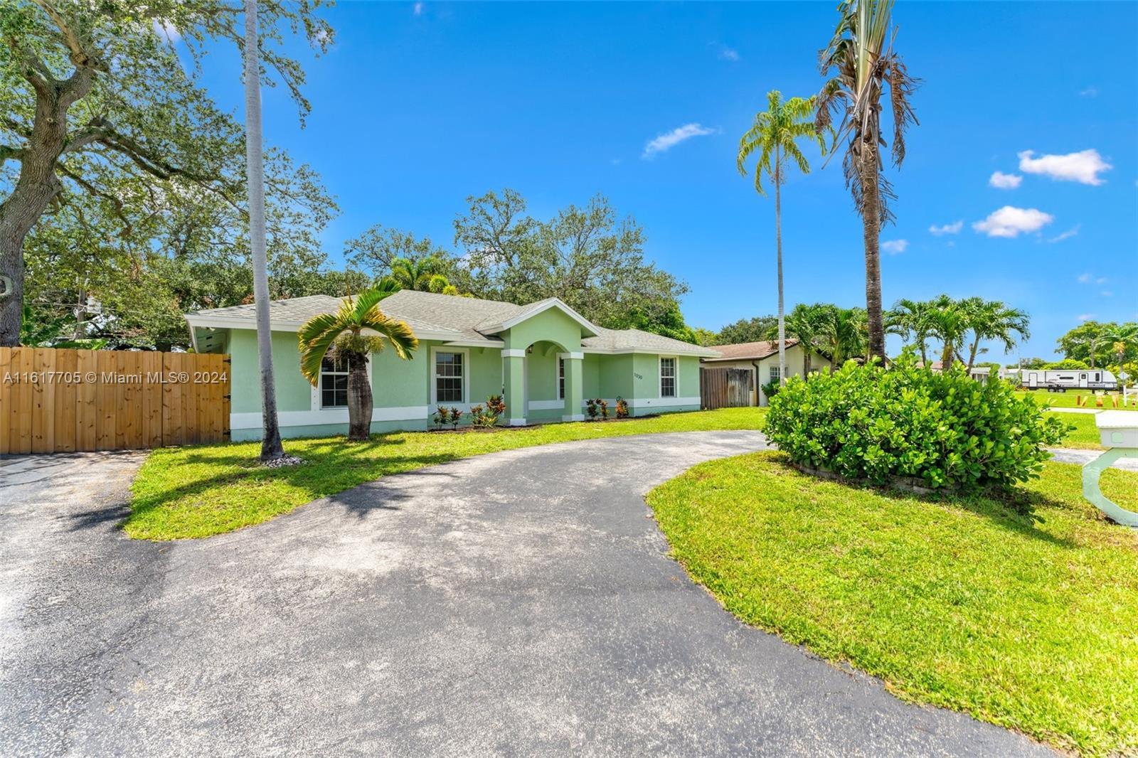 1030 SW 66th Avenue Pembroke Pines FL 33023