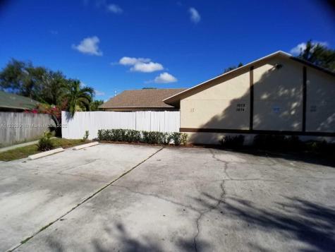 1674 Hawthorne Place Wellington FL 33414