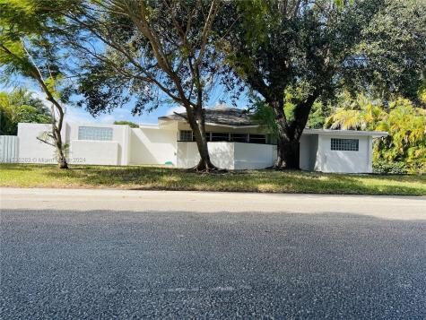 18490 SW 83rd Avenue Cutler Bay FL 33157