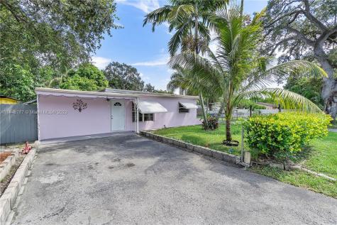 6313 Cleveland Street Hollywood FL 33024