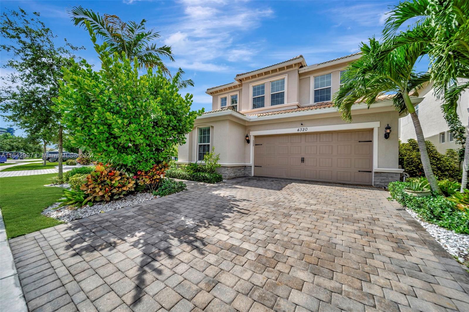 4320 Large Leaf Lane Hollywood FL 33021