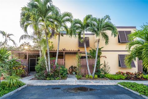 1360 E Golfview Drive Pembroke Pines FL 33026